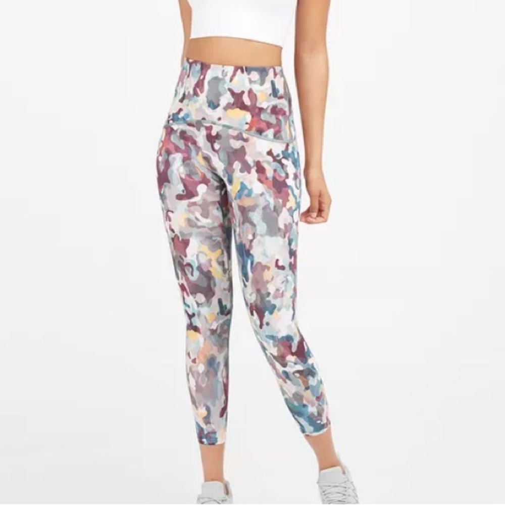 Spanx booty boost active camo printed 7/8 leggings